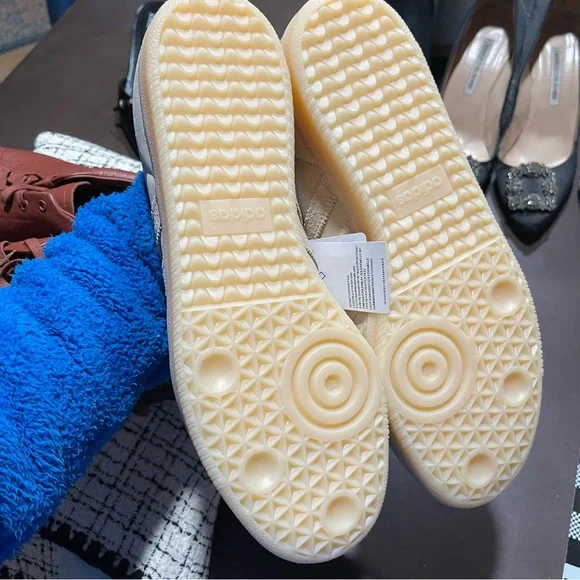 adidas Samba Sneakers in Beige - Picture 6 of 8